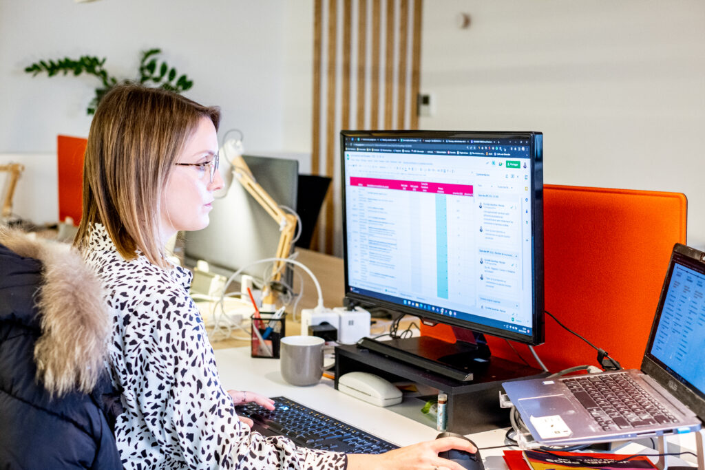 Shooting-Novaway-145 Cyrielle gonthier perrier responsable webmarketing pour un éditeur de logiciels métier B2B
